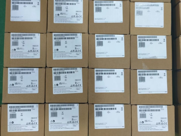 NEW ARRIVAL: SIEMENS 6ES7231-4HF32-0XB0 Analog Input Module